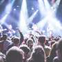 cercetari recente arata cum evenimentele live faciliteaza conexiunile sociale