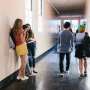 Cine apare in momente de nevoie Activitatile extracurriculare scolare ofera indicii