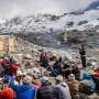 In Nepal oamenii de stiinta si liderii spirituali onoreaza un ghetar pe moarte