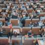 Scolile de afaceri pregatesc studentii pentru o lume disparuta