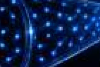 Atomi haotici ghidează impulsuri de lumină prin sincronizare