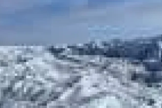 Gheața polară pierde jumătate de secol din cauza ghețarilor accelerați
