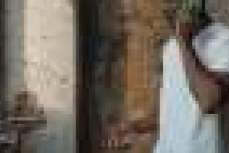 Lecții ieftine prin telefon țin copiii la învățat când școlile se închid în cinci țări