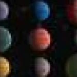 Timpul se scurge pentru a prinde orbita stranie a unei planete gigantice